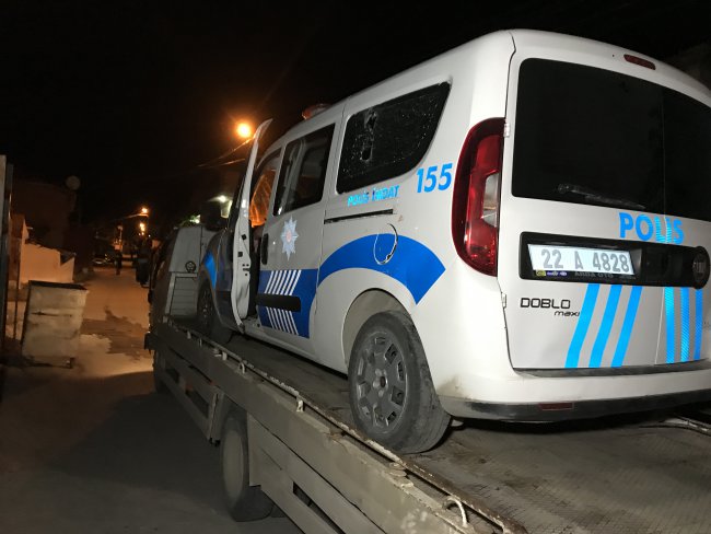 Kavga İhbarına Giden Polis Ekibinin Aracına Kiremit Atılarak Zarar Verildi