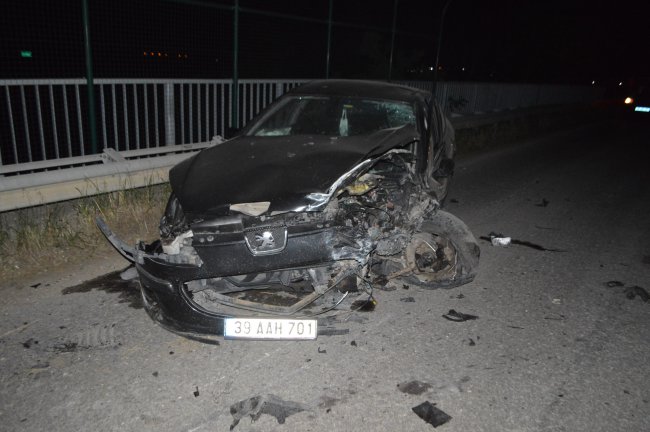 Otomobiller Çarpıştı, 1 Ölü 1 Yaralı