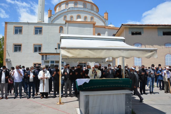 Ünlü Şarkıcının Babası Çerkezköy'de Toprağa Verildi