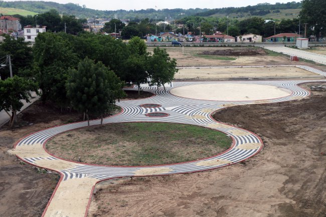 Başkan Sarıkurt Baki Sokak'taki Park Çalışmasını İnceledi