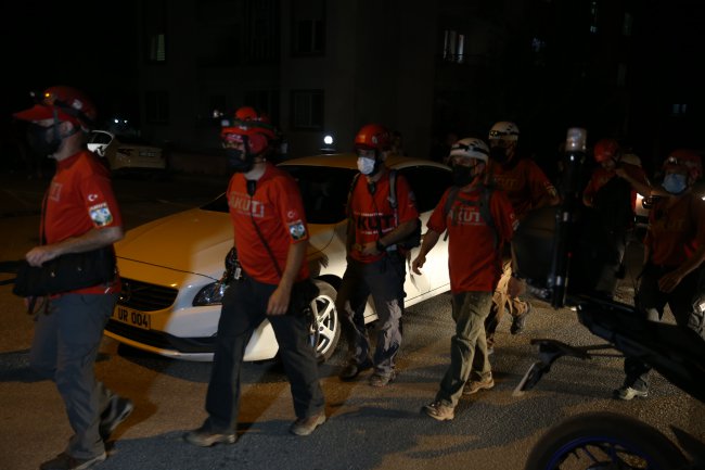 Çanakkale'de Kayıp Çocuk 6 Saat Sonra Otomobilin İçinde Uyurken Bulundu