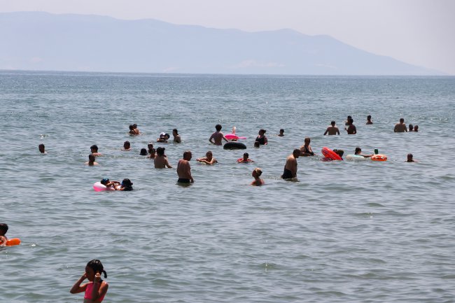 Sıcaktan Bunalanlar Sahile Akın Etti