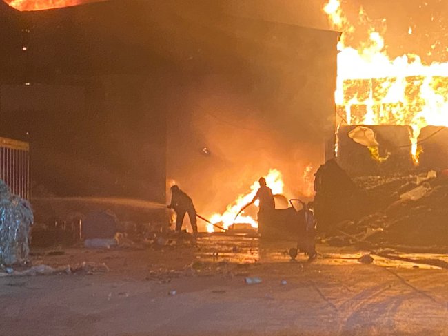 Geri Dönüşüm Fabrikasında Yangın Kontrol Altına Alındı
