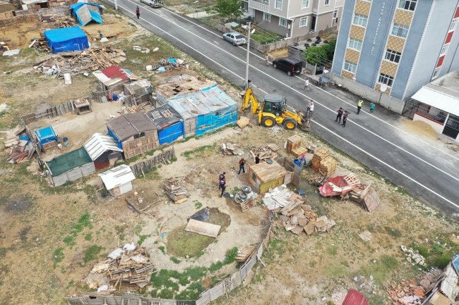 İmara Aykırı ve Çevre Kirliliğine Neden Olan Ağıllar Yıkılıyor