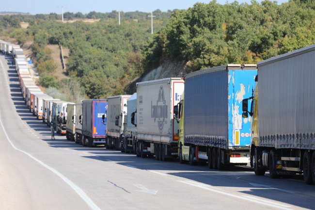 Hamzabeyli Sınır Kapısı'nda Tır Kuyruğu 20 Kilometreyi Buldu