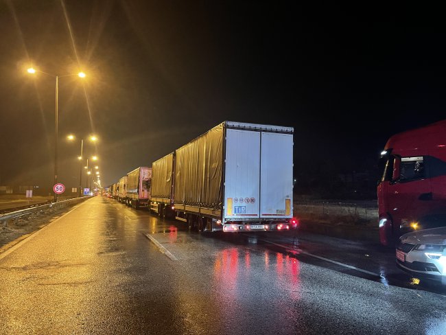 Kapıkule Sınır Kapısı Yolundaki Tır Yangını Trafiği Aksattı