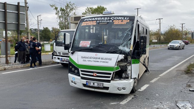Yolcu Minibüsü Hafriyat Kamyonuyla Çarpıştı, 5 Yaralı