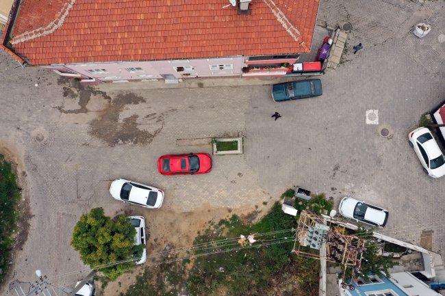 Rüyasında Görüp Yol Ortasına Mezar Yaptırdı! İçinde Kimse Var mı Yok mu Bilinmiyor