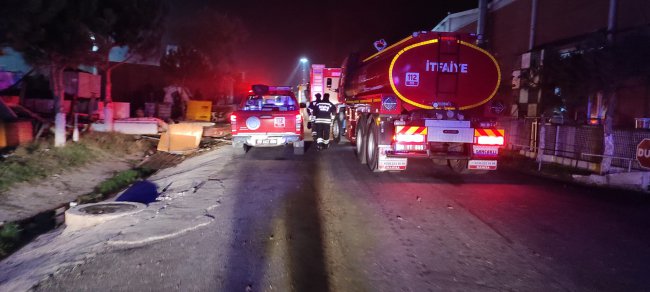 Kauçuk Fabrikasında Korkutan Yangın, 3 İşçi Hastaneye Kaldırıldı