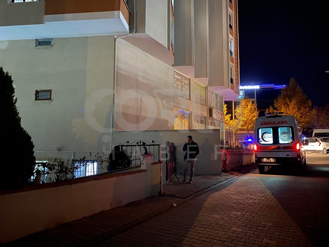Anne Babasını Öldürüp İntihar Eden Genç Kurtarılamadı