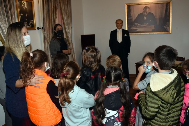 Atatürk Evi Ziyaretçi Akınına Uğradı