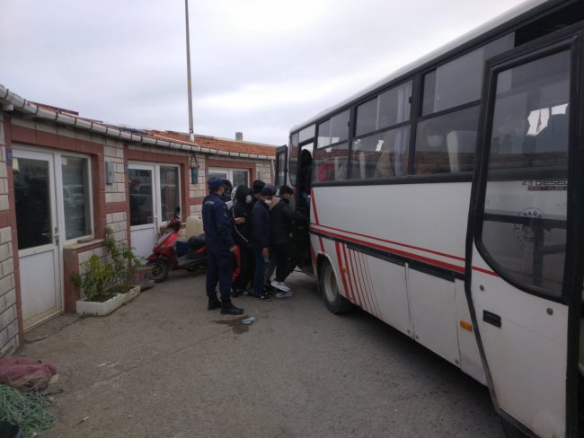 Tekirdağ'da Balıkçı Teknesinde 194 Kaçak Göçmen Yakalandı