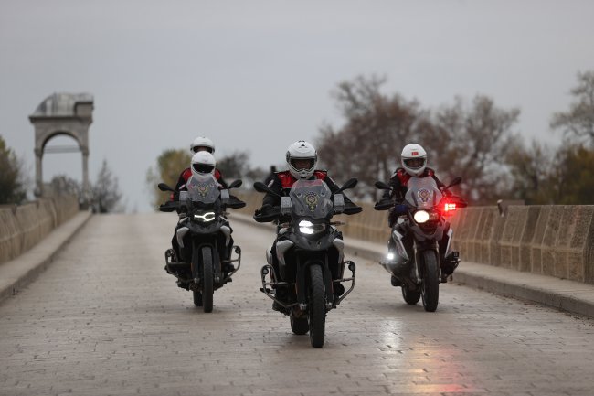 İl Emniyet Müdürü Yunus Timi Kıyafeti Giyip Motosikletle Kenti Dolaşıyor