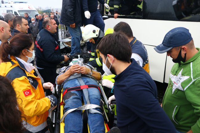 Feci Kazada Karı-Koca Öldü, 2'si Ağır 15 Kişi Yaralandı
