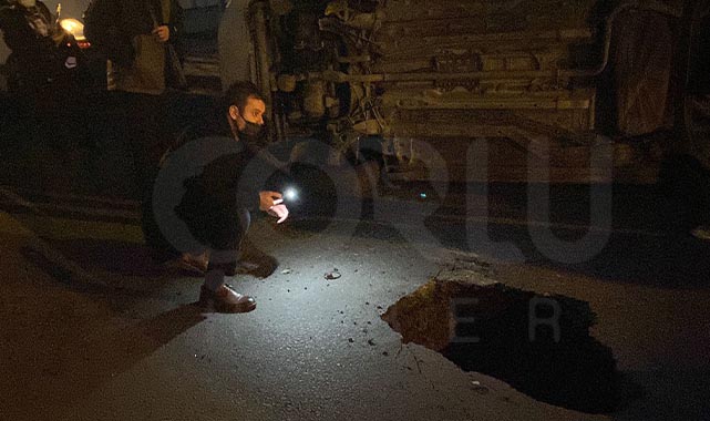 Yol Çökünce Otomobil Devrildi, 2'si Çocuk 4 Kişi Ölümden Döndü