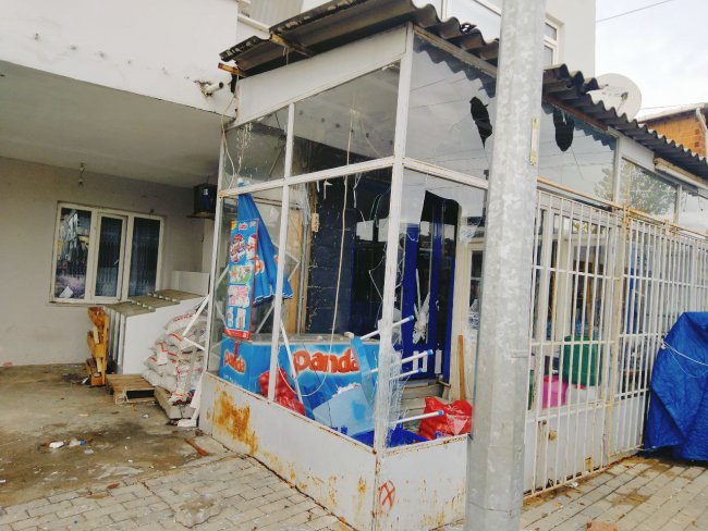 Cinayet Şüphelilerinin Binasına Saldıran Gruba Polis Müdahale Etti