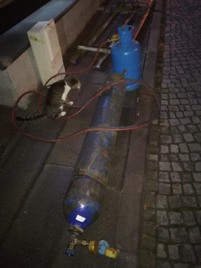 Köprünün Korkuluklarını Keserek Çalmaya Çalışan 3 Kişi Suçüstü Yakalandı