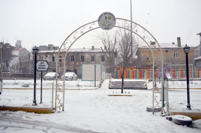Tekirdağ'da Kar Yağışı Hayatı Olumsuz Etkiliyor