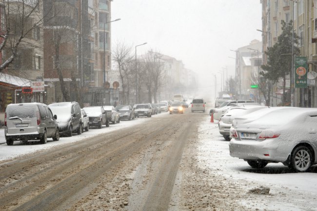 Tekirdağ'da Kar Yağışı Hayatı Olumsuz Etkiliyor