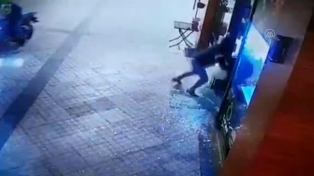 Cezaevinden Çıkar Çıkmaz Kuyumcu Soydular