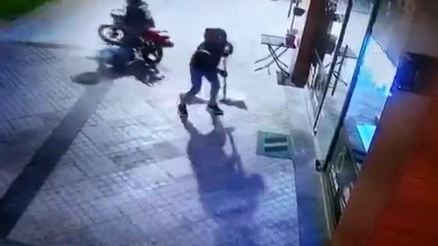 Cezaevinden Çıkar Çıkmaz Kuyumcu Soydular
