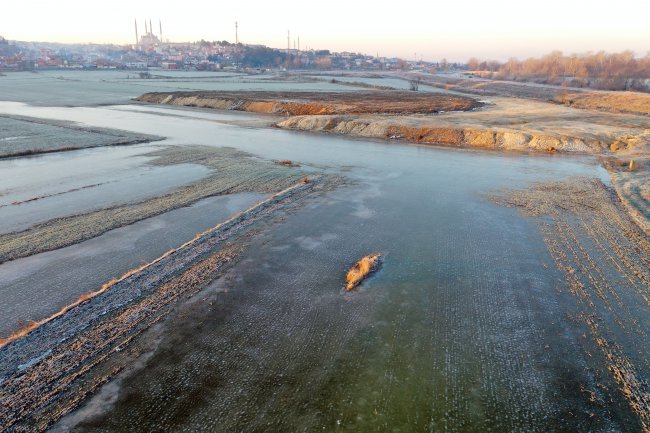 Soğuk Hava Nedeniyle Tarlalar Buzla Kaplandı