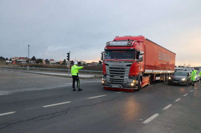 İstanbul'a Giden Araçlar Tek Tek Geri Çevrildi