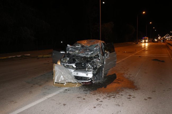 Otomobiller Çarpıştı, 1 Ölü 3 Yaralı