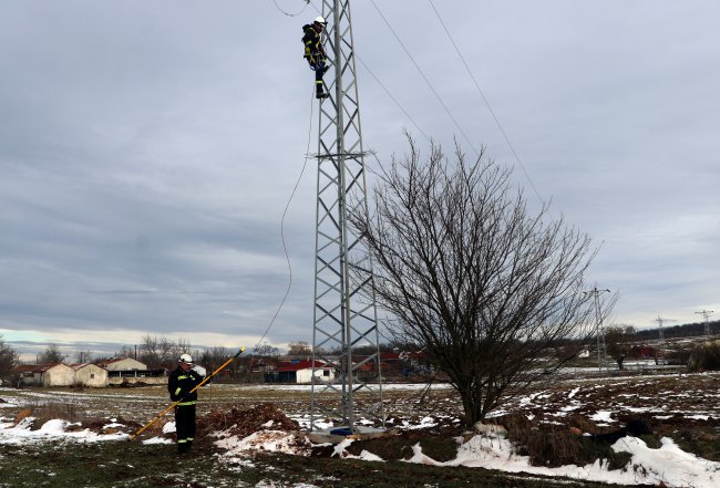 Elektrik Arıza Ekipleri Kar Kış Demeden Görev Başında