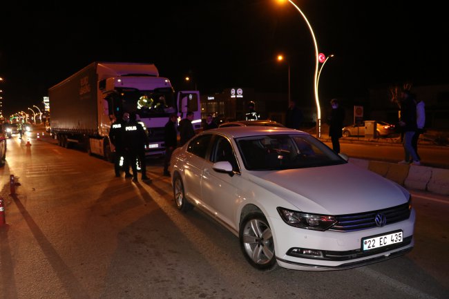 Edirne'de Kaza! Tır Sürücüsü Alkollü, Otomobil Sürücüsü İse Koronavirüslü Çıktı