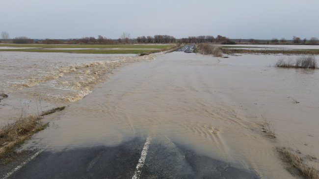 İki Mahalle Arasındaki Yol Ulaşıma Kapandı