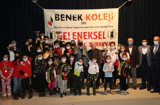 Şampiyon Öğrenciye Başkan Rasim Yüksel’den Ücretsiz Burs