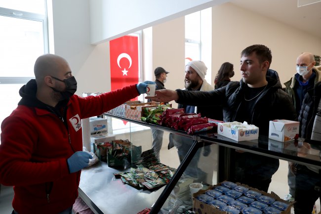 Ukrayna'dan Tahliye Edilen Türk Vatandaşları Yurda Giriş Yapmaya Başladı