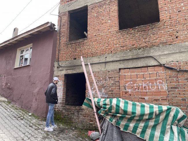 Yangında Mahsur Kalan Kedileri Mahalle Sakinleri Kurtardı