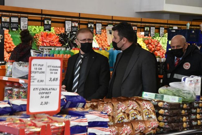 Kaymakam Sarılı ve Başkan Sarıkurt Marketleri Denetledi