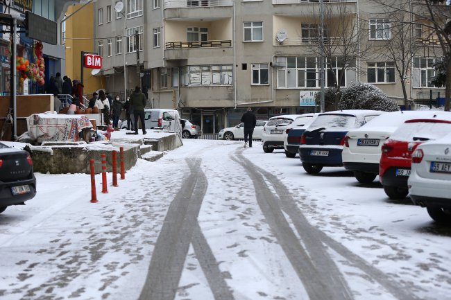 4 İlçe Güne Kar Yağışıyla Başladı