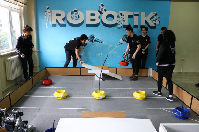 Tekirdağlı Öğrenciler Tasarladıkları Robotla Türkiye Şampiyonu Oldu