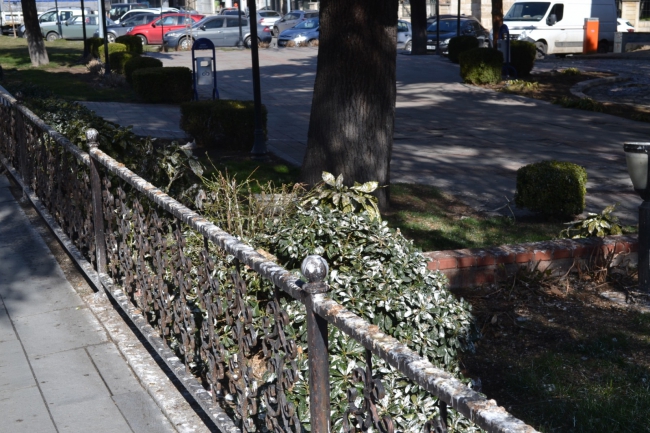 Atatürk Büstü Pislik İçinde