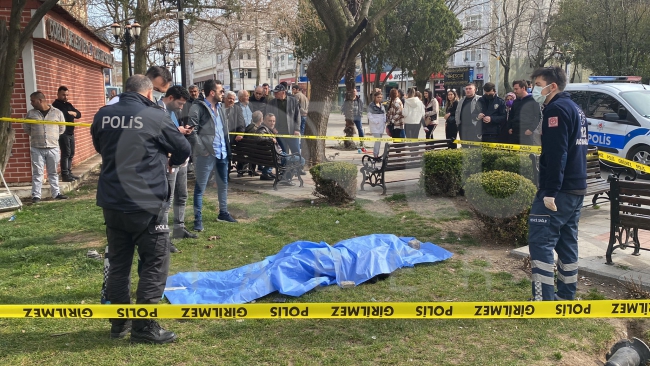 Parkta Ölen Adamı Uyuyor Sandılar!