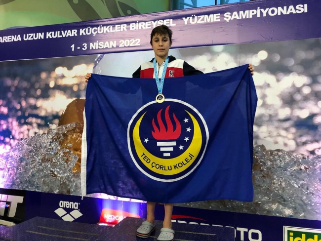 Yüzmede Türkiye Birincisi TED Çorlu Koleji'nden