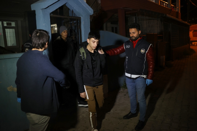 Evde 20 Düzensiz Göçmen Yakalandı