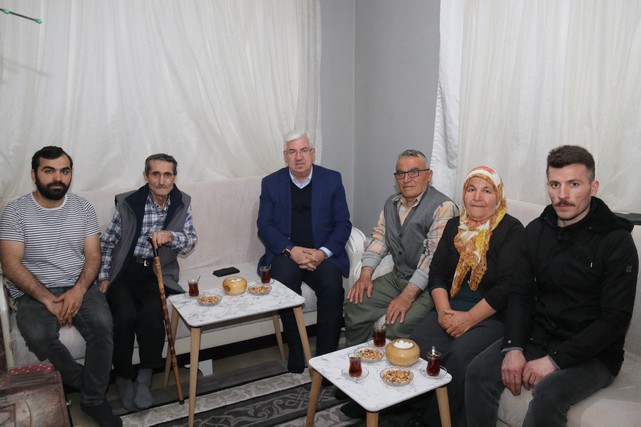 Başkan Yüksel, Bir Aileye İftarda Konuk Oldu