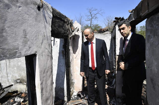 Evleriyle Tüp Bebek İçin Biriktirdikleri Paraları Da Yanan Aileye Devlet Elini Uzattı