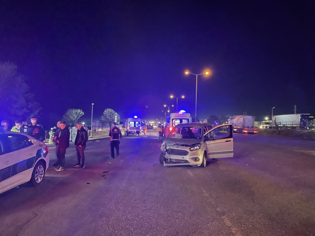 Mültecileri Taşıyan Araç Kaza Yaptı, 7 Yaralı