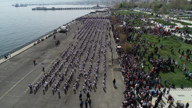 Tekirdağ'da 1920 Öğrenci TBMM'nin Kuruluşunu Trakya Halayıyla Kutladı