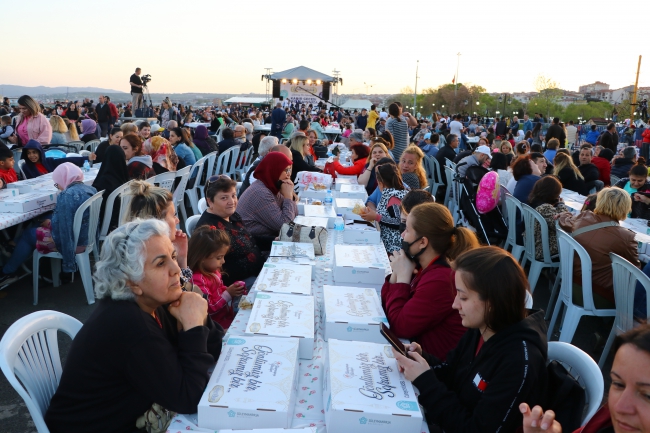 10 Bin Kişilik Dev İftar