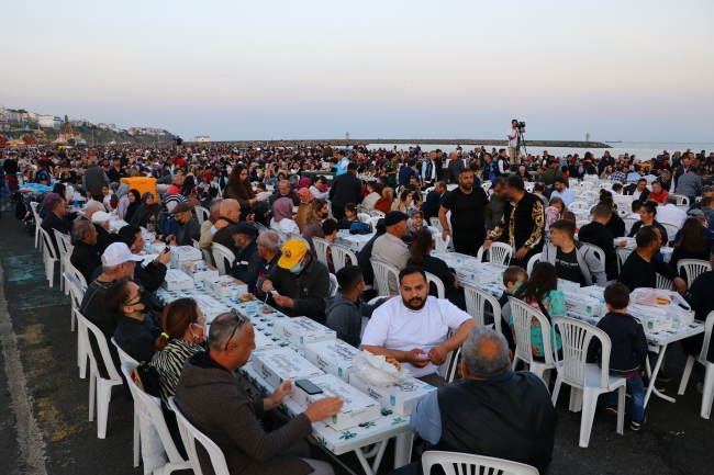10 Bin Kişilik Dev İftar