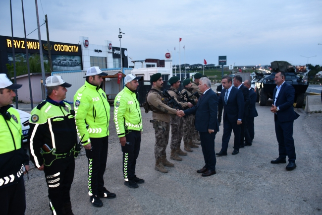 Vali Yıldırım, Uygulama Noktalarındaki Polis ve Jandarma Ekipleriyle Bayramlaştı