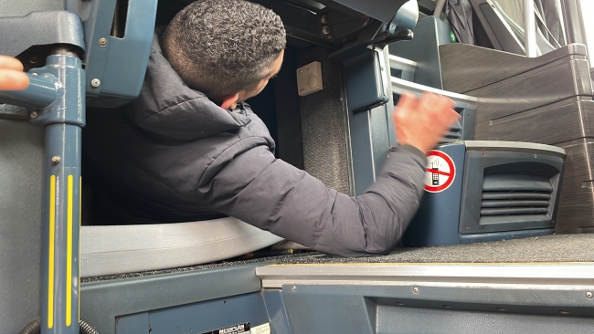 Otobüsün 1 Metrekarelik Dolabına Saklanmışlar! 3 Kaçak Göçmen Şoförün Dikkati Sayesinde Yakalandı