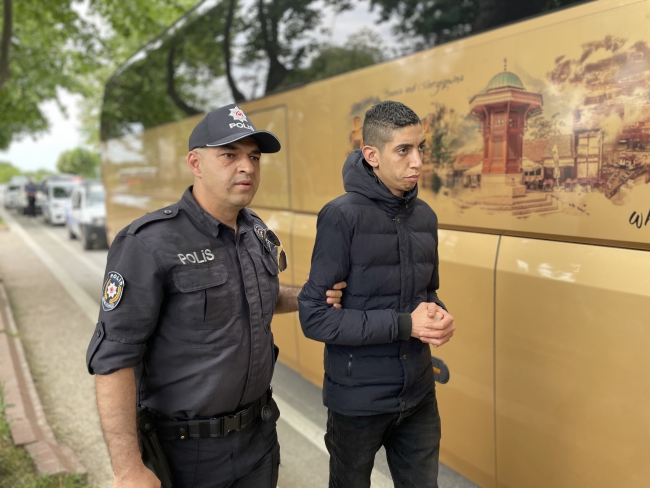 Otobüsün 1 Metrekarelik Dolabına Saklanmışlar! 3 Kaçak Göçmen Şoförün Dikkati Sayesinde Yakalandı